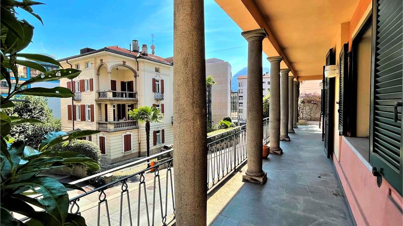 Lugano centro: appartamento 5 locali, 190 mq, giardino privato, portico
