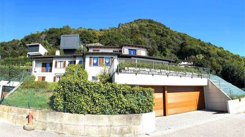 Morbio Superiore: villa 10.5 locali, 304 mq, grande giardino, vista imperdibile