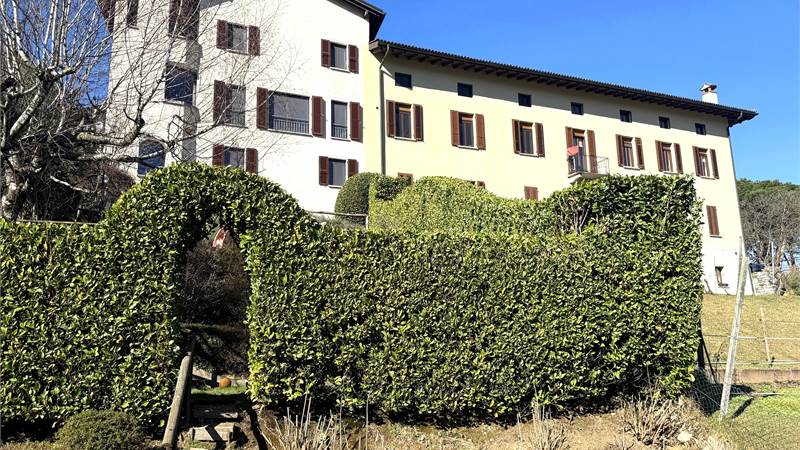 Montagnola: casa di charme 7.5 locali con giardino e vista lago