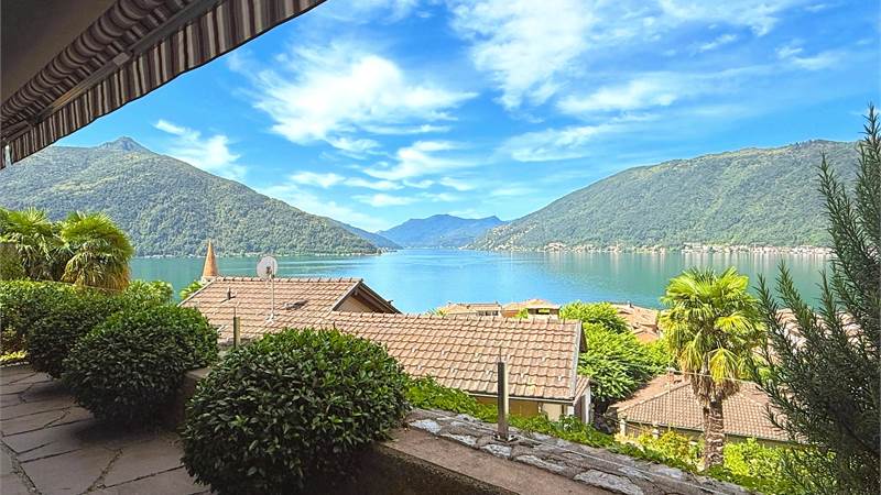 Bissone: appartamento 4.5 locali, 150 mq, vista lago, giardino, portico