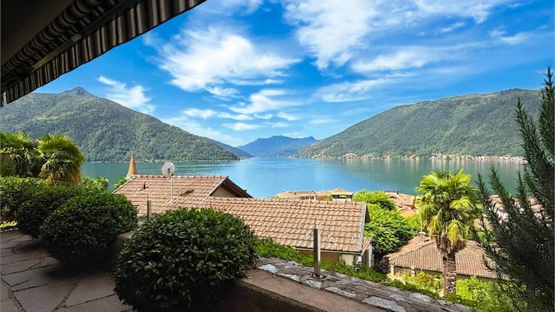 Bissone: appartamento 4.5 locali, 150 mq, vista lago, giardino, portico